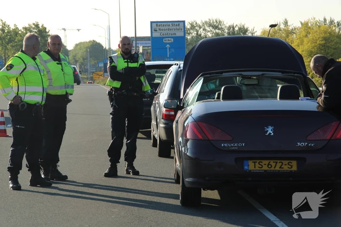 Schade bij ongeval tussen drie voertuigen