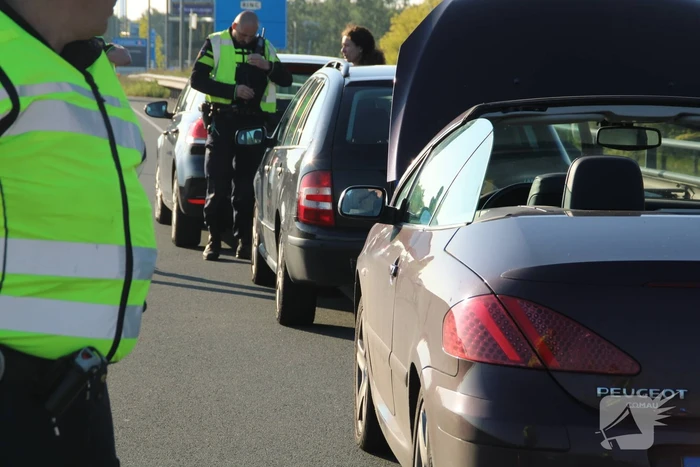Schade bij ongeval tussen drie voertuigen