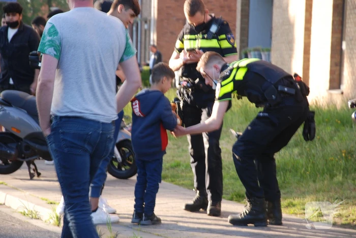 Kindje op fiets aangereden door scooter