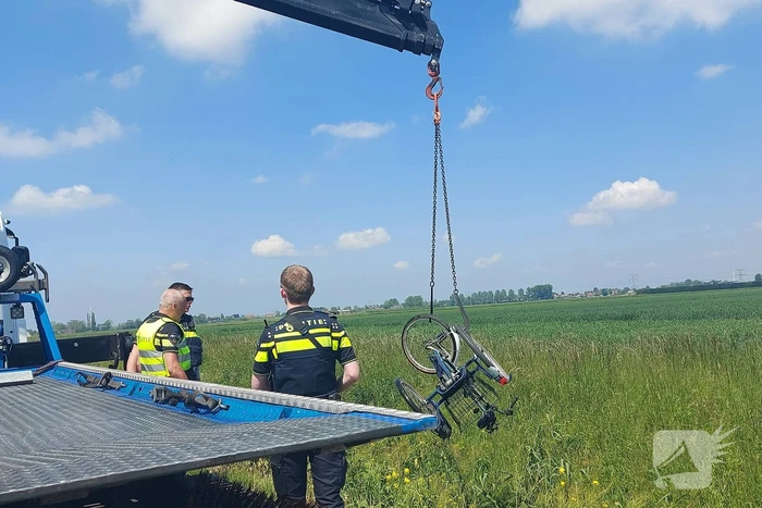Bestuurder driewieler belandt in sloot