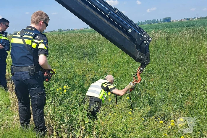 Bestuurder driewieler belandt in sloot