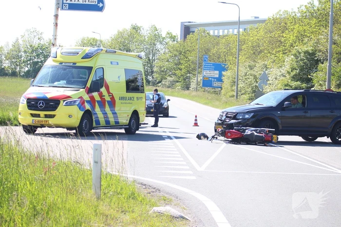 Ongeval tussen personenauto en motorrijder