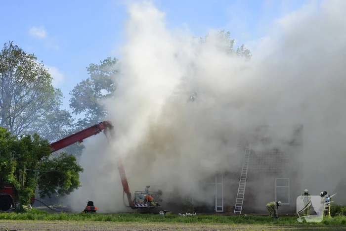 Grote brand in woonboerderij