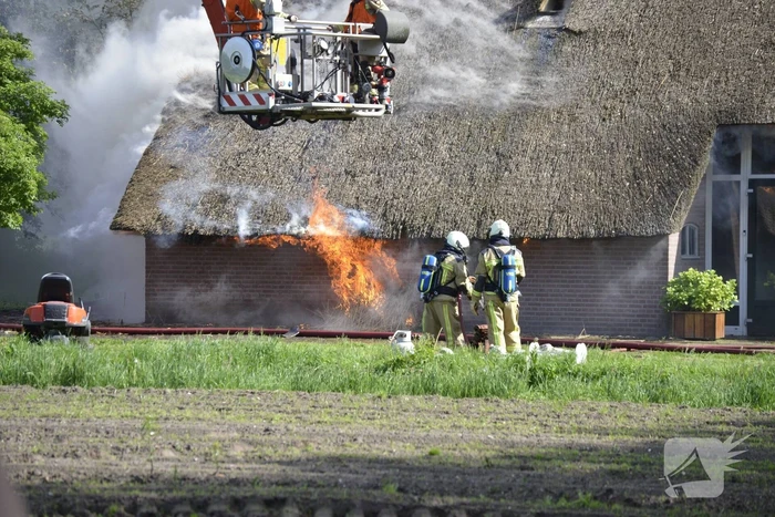 Grote brand in woonboerderij