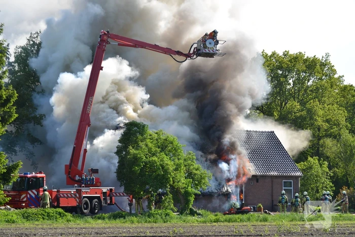 Grote brand in woonboerderij