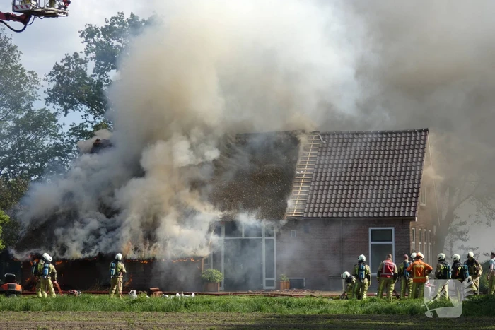 Grote brand in woonboerderij