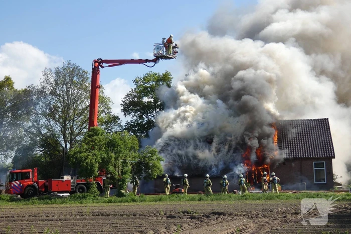 Grote brand in woonboerderij