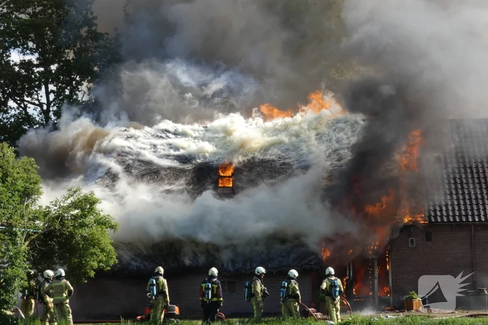 Grote brand in woonboerderij