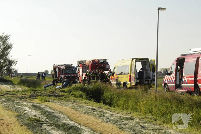 Zwaargewonde bij ongeval met auto in sloot