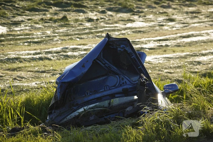Zwaargewonde bij ongeval met auto in sloot