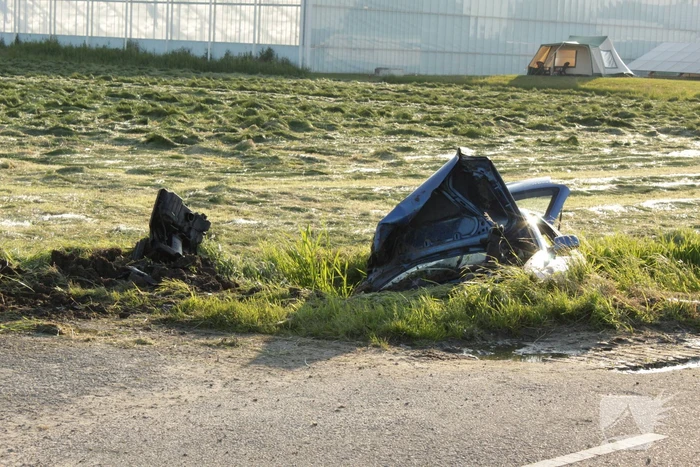Zwaargewonde bij ongeval met auto in sloot