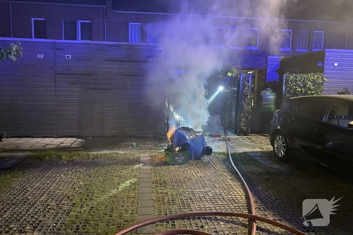 Brand in schuur naast rijtjeswoning