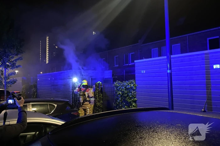 Brand in schuur naast rijtjeswoning