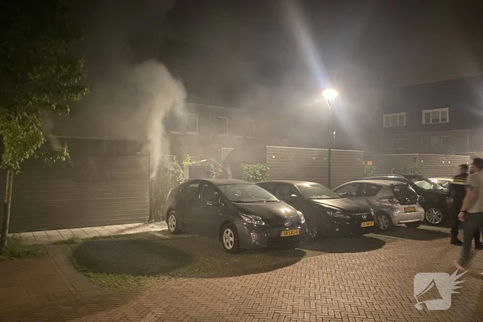 Brand in schuur naast rijtjeswoning