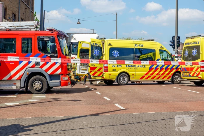 Fietser ernstig gewond bij aanrijding met vrachtwagen