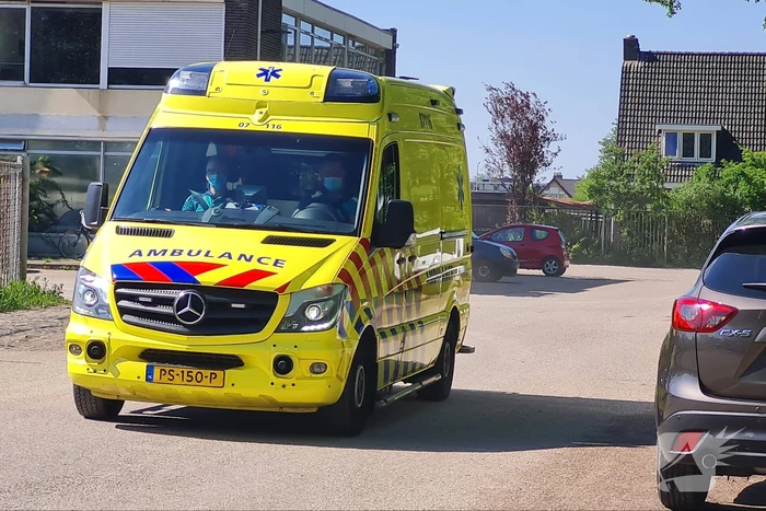 Scooterrijder botst achterop wandelaars