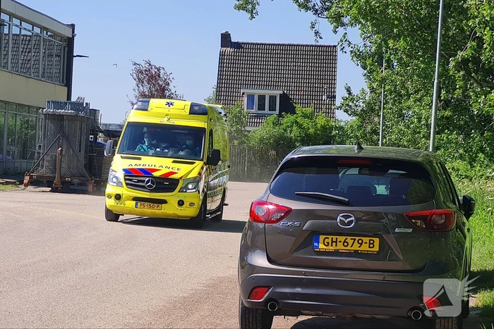 Scooterrijder botst achterop wandelaars