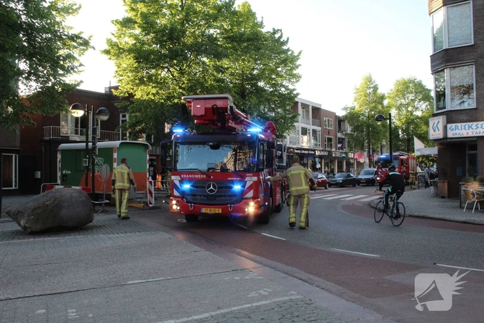 Gevaarlijk hangende tak verwijderd