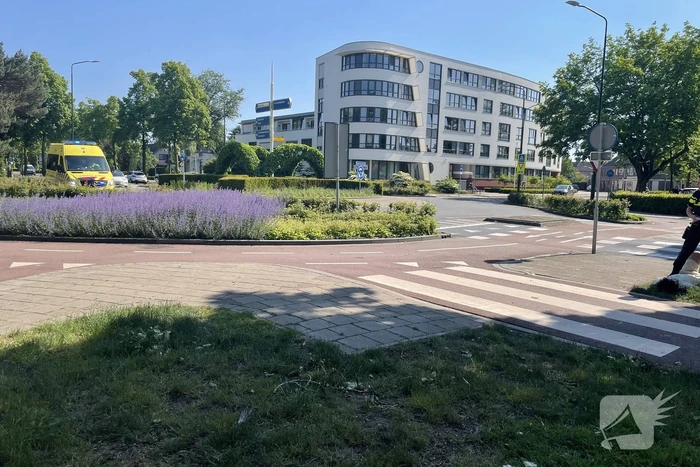 Fietser gewond bij botsing op rotonde