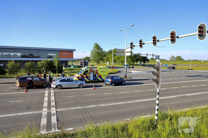 Veel schade bij ongeval voor verkeerslichten