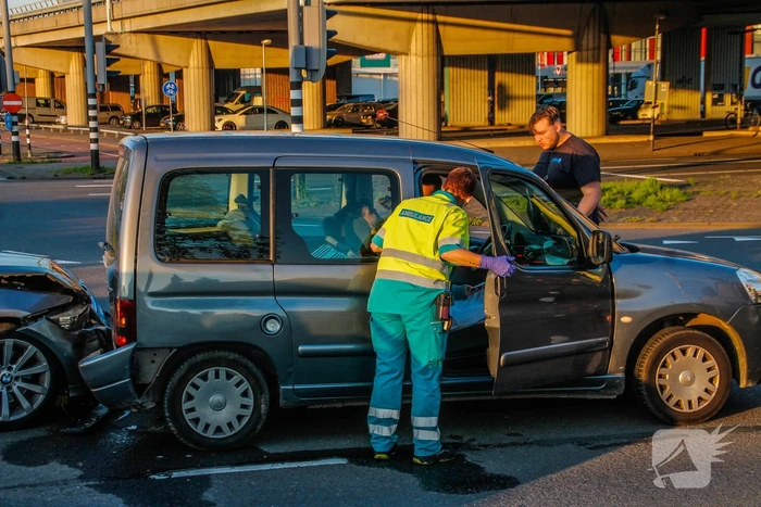 Twee gewonden bij ongeval voor verkeerslicht