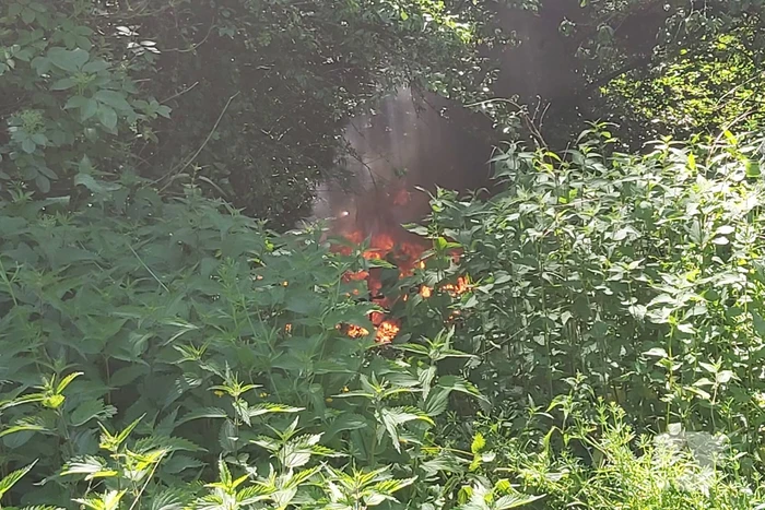 Scooter gedumpt en in brand gestoken
