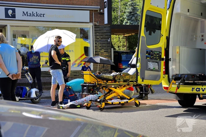 Scootmobielrijdster aangereden door bestelbus