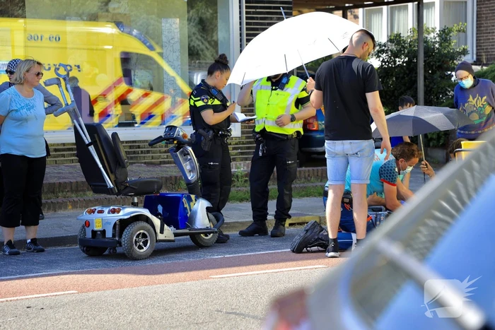 Scootmobielrijdster aangereden door bestelbus