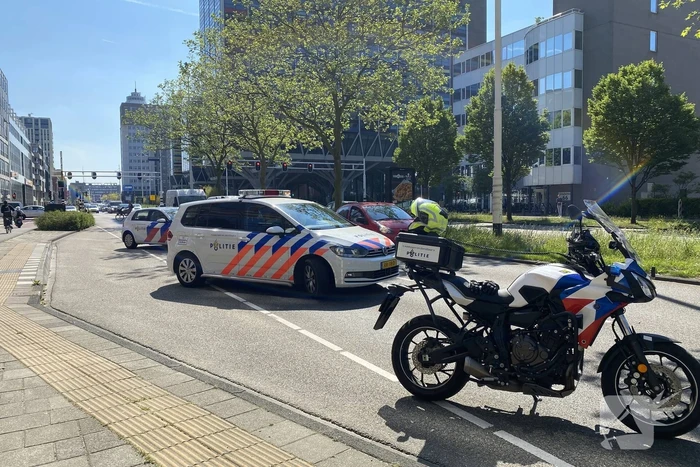 Bestuurster vast in auto bij kop staart botsing