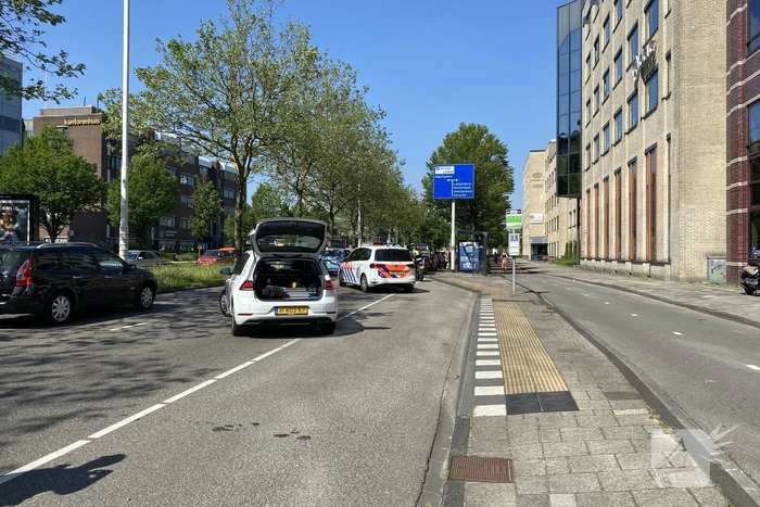 Bestuurster vast in auto bij kop staart botsing