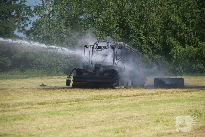 Grashakselaar volledig verwoest door brand