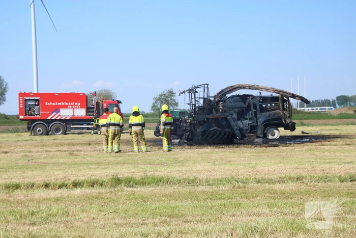 Grashakselaar volledig verwoest door brand