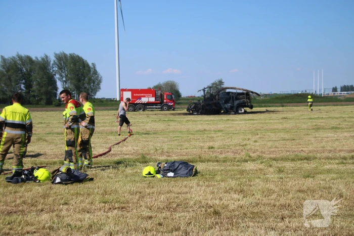 Grashakselaar volledig verwoest door brand