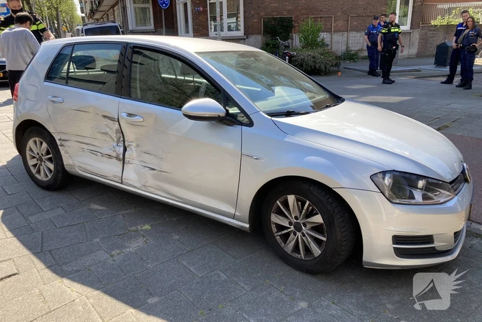 Veel schade bij botsing tussen twee auto's