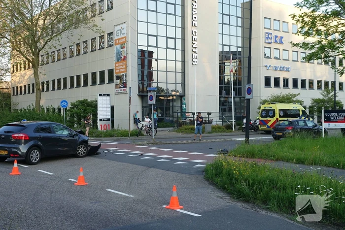 Twee auto's in botsing