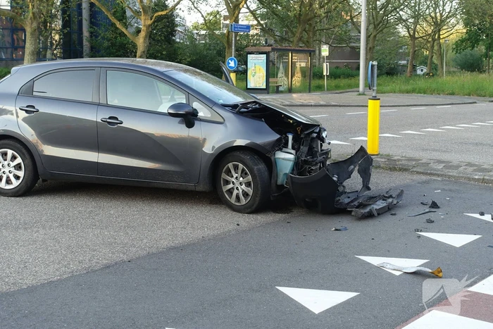 Twee auto's in botsing