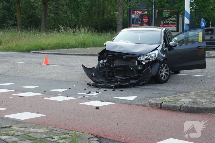 Twee auto's in botsing