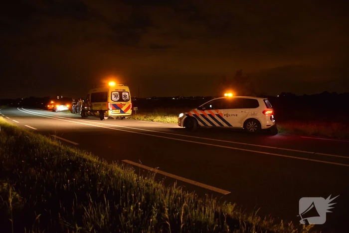 Motorrijder raakt te water bij ongeval