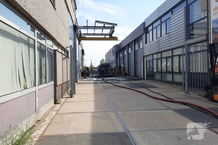 Grote rookwolken bij brand op bedrijventerrein