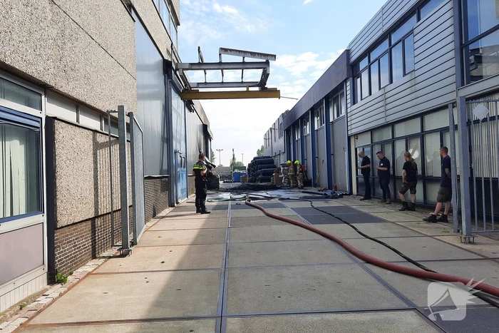 Grote rookwolken bij brand op bedrijventerrein