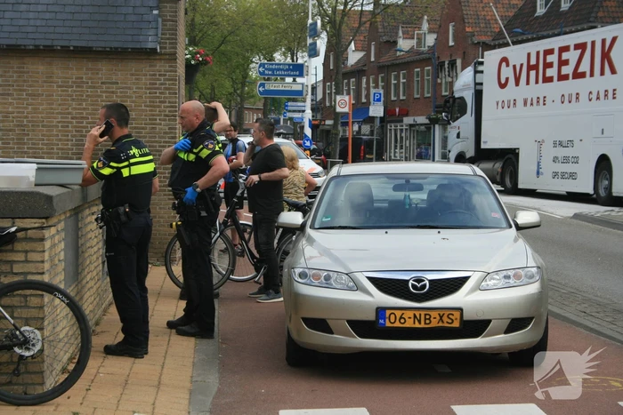 Traumahelikopter landt voor zwaargewonde fietser