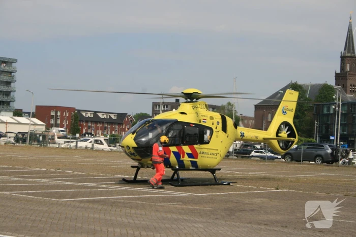 Traumahelikopter landt voor zwaargewonde fietser