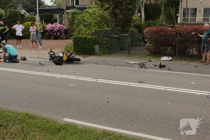 Motorrijder gaat onderuit bij aanrijding