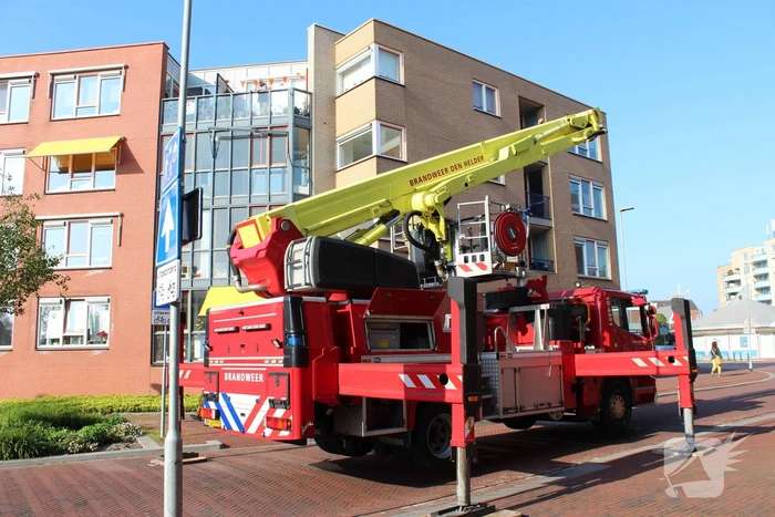 Brandweer verwijdert loshangend zonnescherm