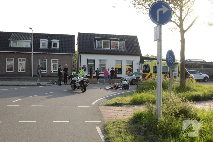 Wielrenners gewond bij botsing met scooter