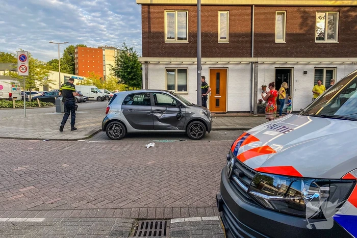 Personenauto fors beschadig na ongeval