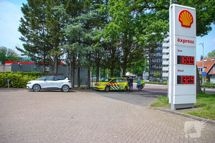Ambulance en auto komen met elkaar in botsing