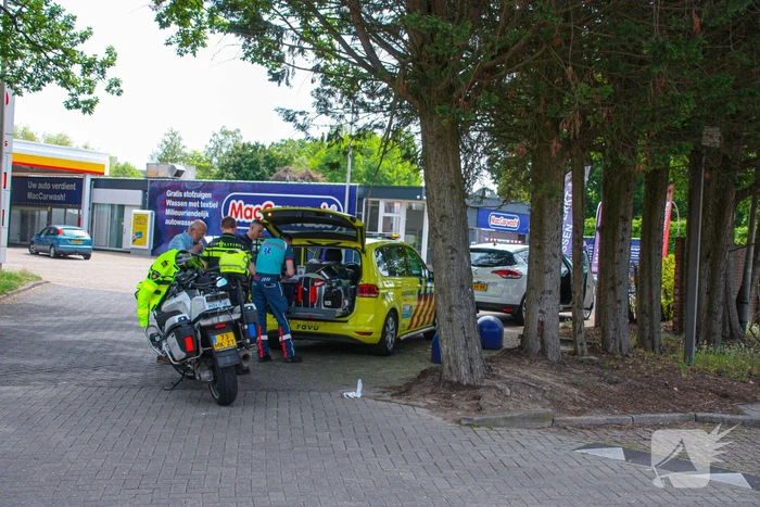 Ambulance en auto komen met elkaar in botsing