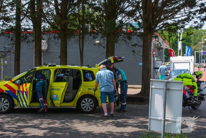 Ambulance en auto komen met elkaar in botsing