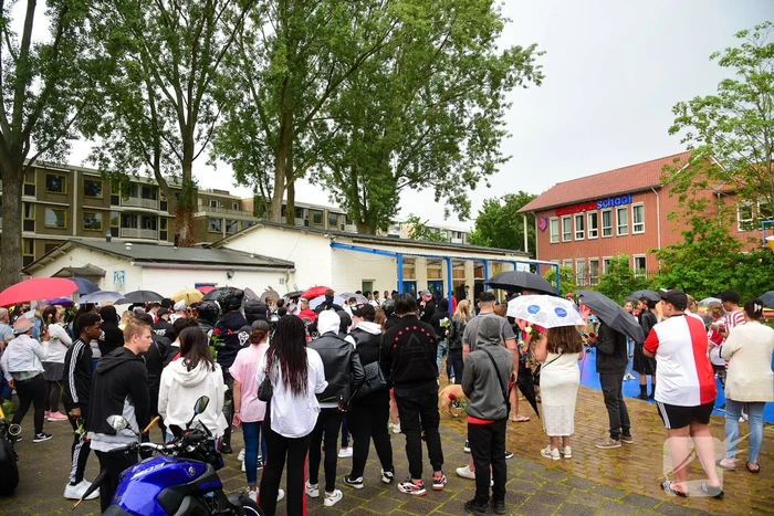 Stille tocht voor doodgestoken 17-jarige jongen